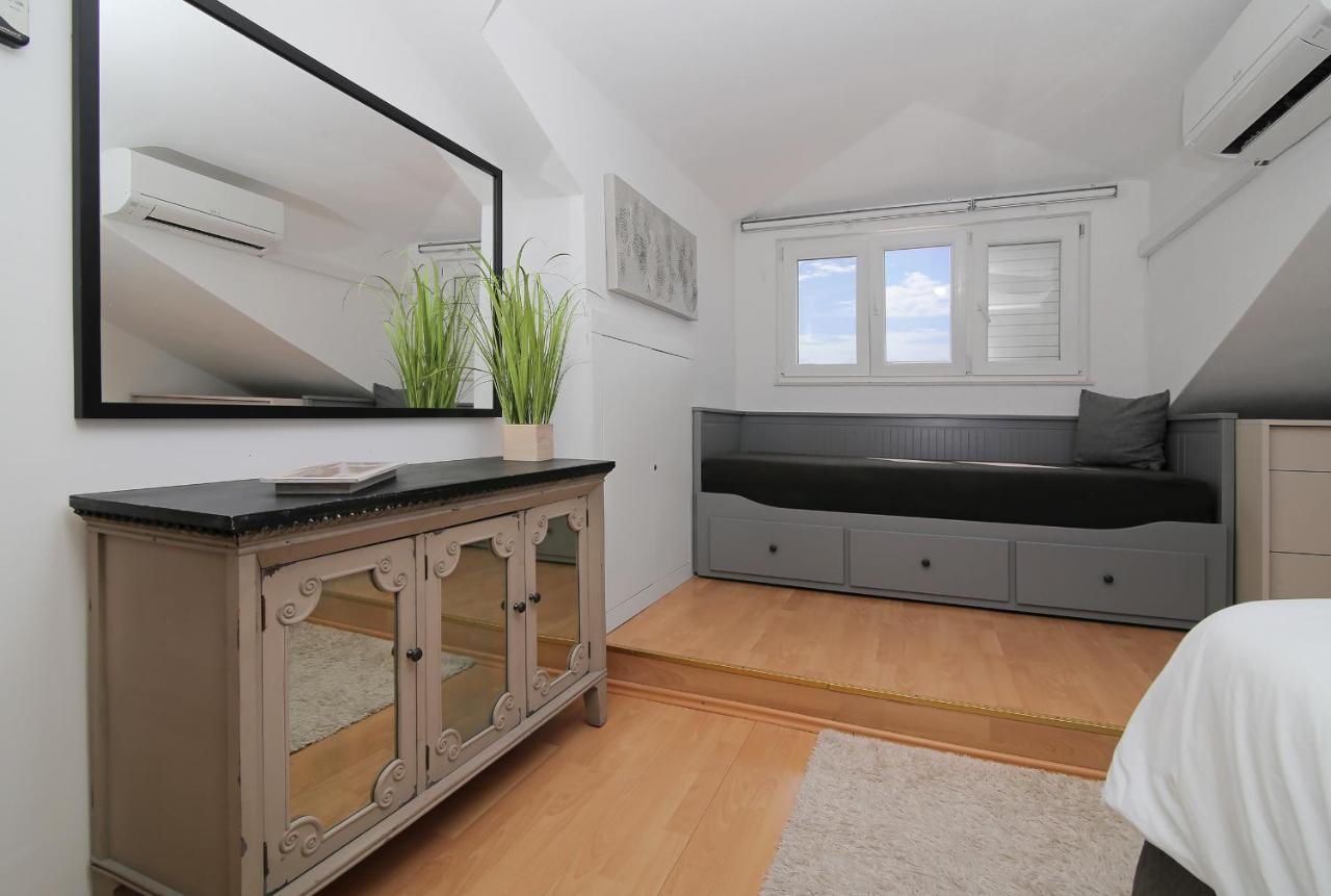 Spacious 2 Bedroom Apt Luxeview- Oldtownview, 10Min To Town Дубровник Екстериор снимка