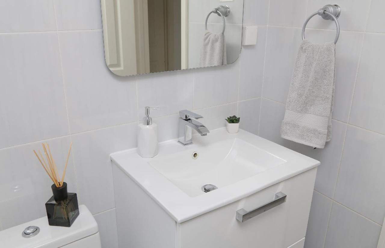 Spacious 2 Bedroom Apt Luxeview- Oldtownview, 10Min To Town Дубровник Екстериор снимка