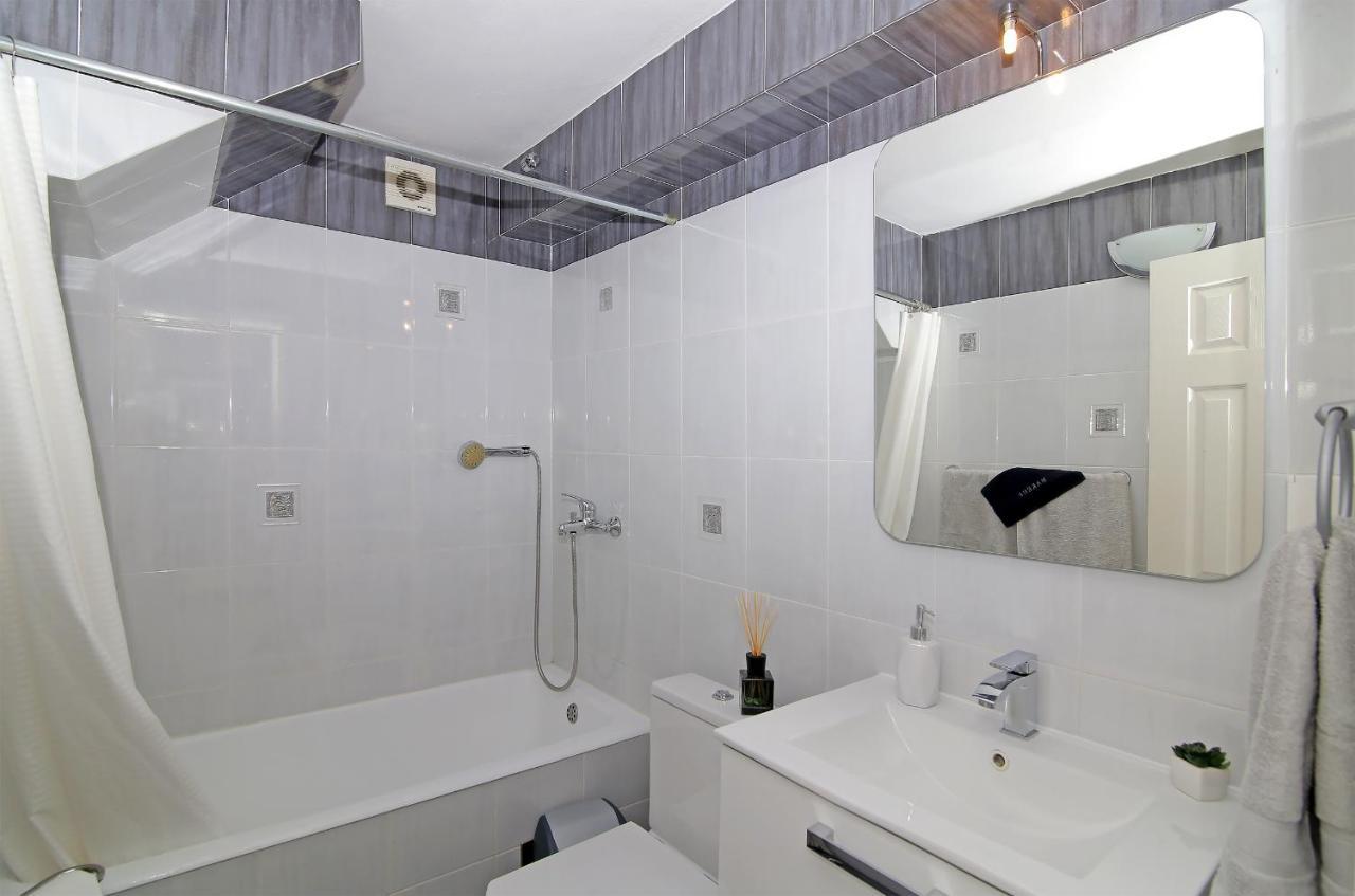 Spacious 2 Bedroom Apt Luxeview- Oldtownview, 10Min To Town Дубровник Екстериор снимка